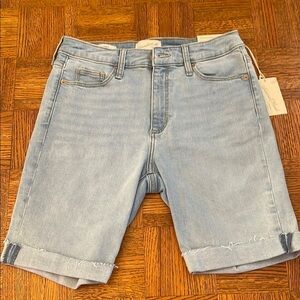 Universal Thread Bermuda denim shorts size 6, new with tags